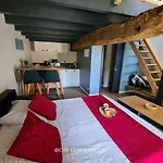 Authentique Avec Mezzanine Proche Du Puy Dufou 度假居