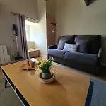 Authentique Avec Mezzanine Proche Du Puy Dufou 度假居