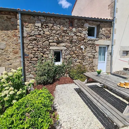 Authentique Avec Mezzanine Proche Du Puy Dufou 度假居
