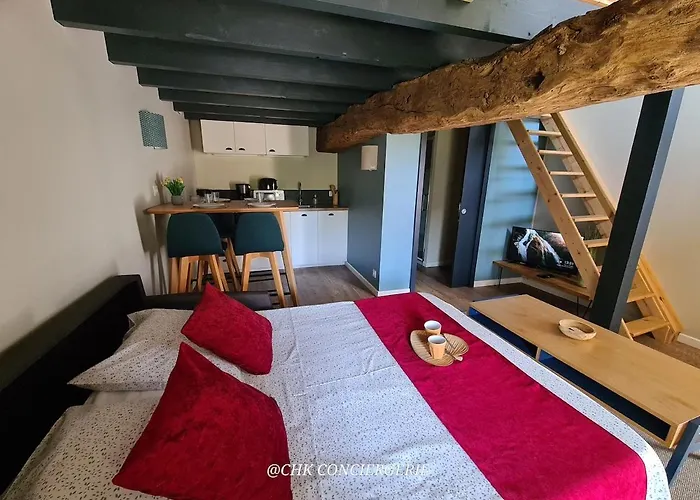 Authentique Avec Mezzanine Proche Du Puy Dufou בית נופש