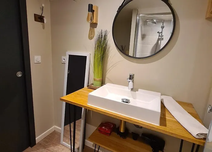 Authentique Avec Mezzanine Proche Du Puy Dufou בית נופש *