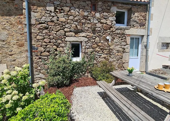 Authentique Avec Mezzanine Proche Du Puy Dufou בית נופש