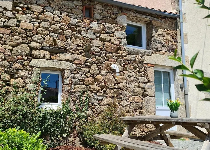 Authentique Avec Mezzanine Proche Du Puy Dufou בית נופש